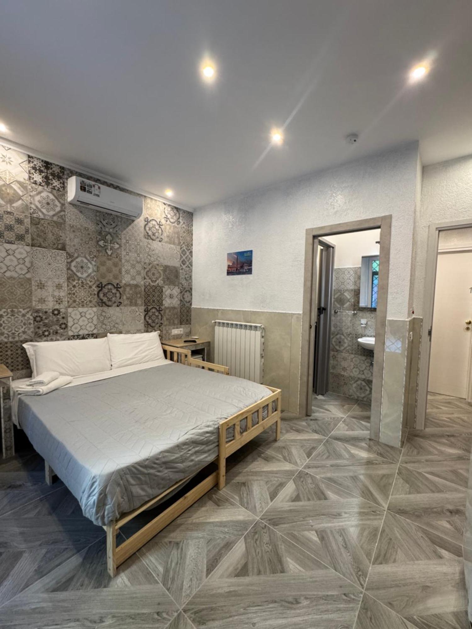 Luxor Eco Casa E Per Vacanze In Centro Piazza Bologna, Colosseo, Piazza Di Spagna, Vaticano, San Pietro, Sapienza, Fontana Di Trevi, Piazza Navona, Trastevere, Tiburtina, Termini, Aeroporto Acomodação com café da manhã 