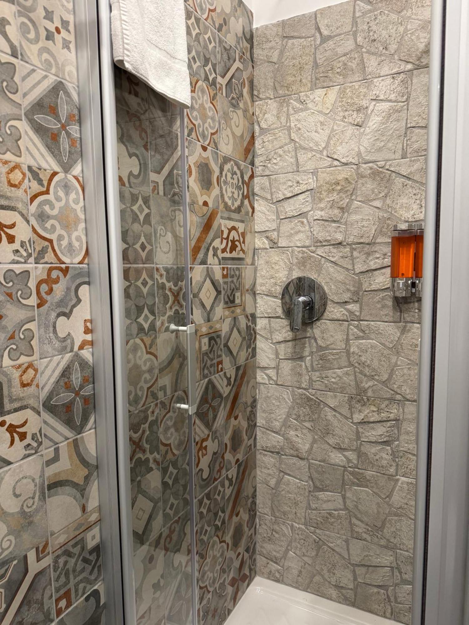 Alojamento de Acomodação e Pequeno-almoço Luxor Eco Casa E Per Vacanze In Centro Piazza Bologna, Colosseo, Piazza Di Spagna, Vaticano, San Pietro, Sapienza, Fontana Di Trevi, Piazza Navona, Trastevere, Tiburtina, Termini, Aeroporto 2*
