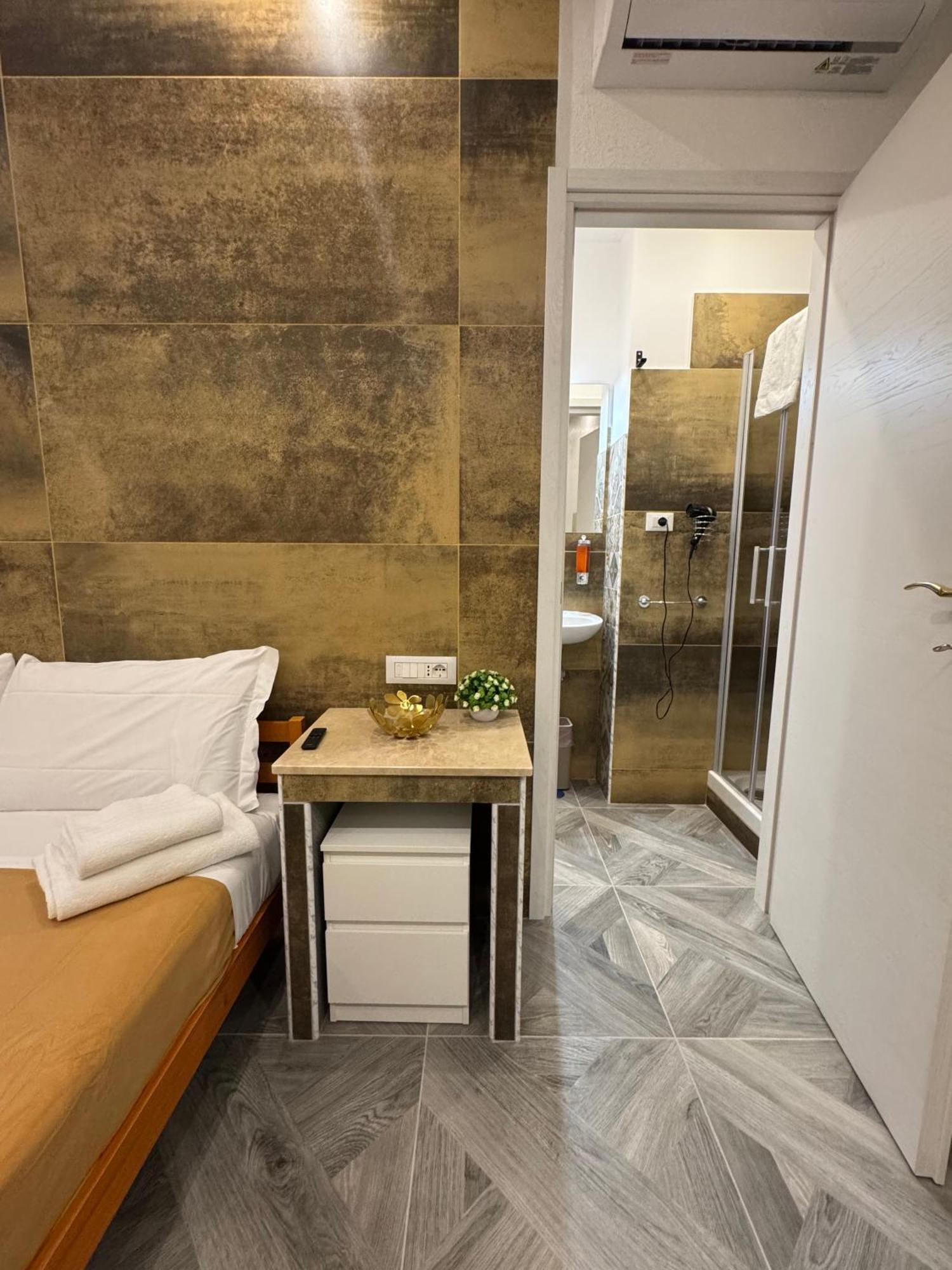 Luxor Eco Casa E Per Vacanze In Centro Piazza Bologna, Colosseo, Piazza Di Spagna, Vaticano, San Pietro, Sapienza, Fontana Di Trevi, Piazza Navona, Trastevere, Tiburtina, Termini, Aeroporto Acomodação com café da manhã  2*
