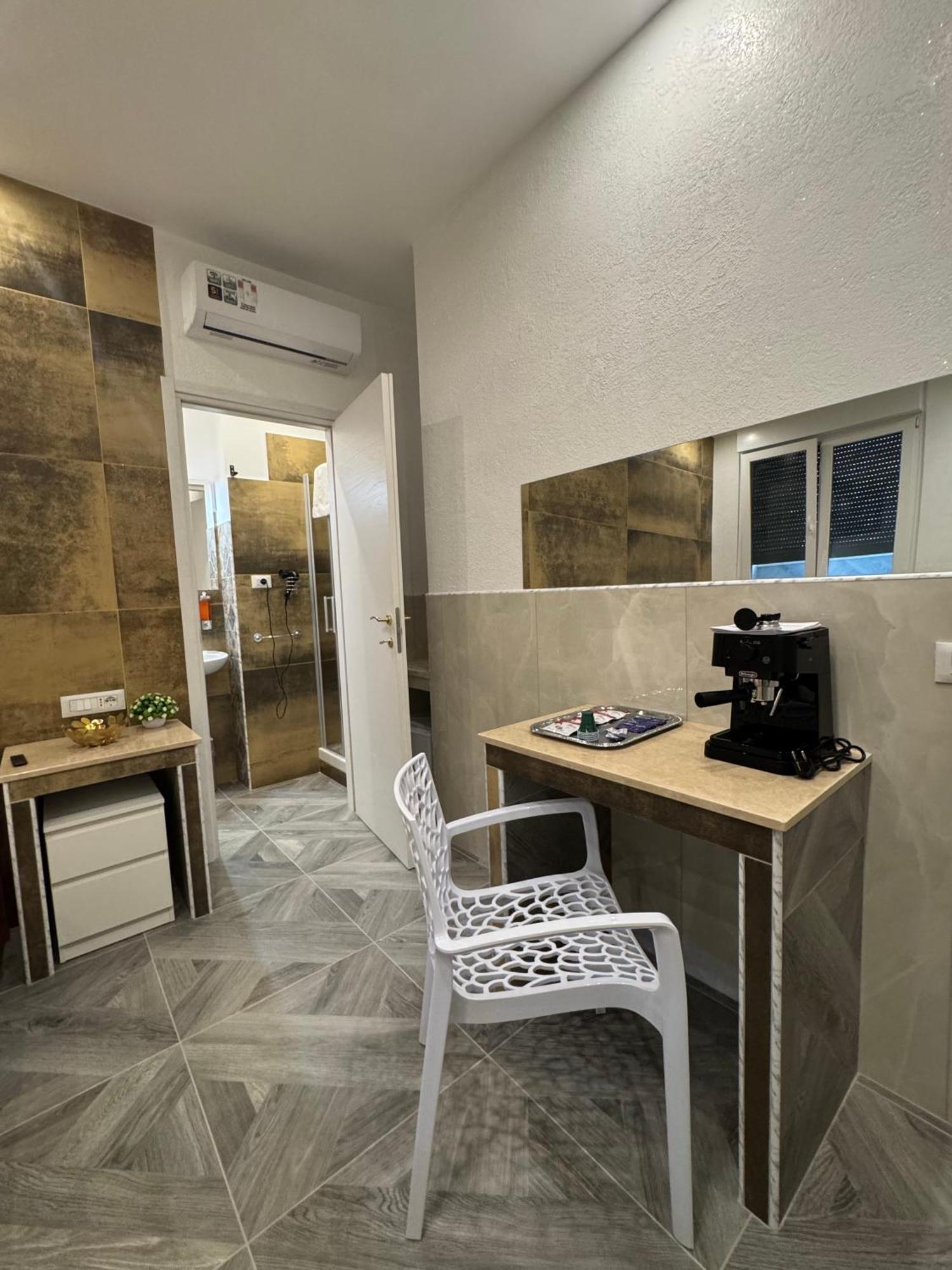 Luxor Eco Casa E Per Vacanze In Centro Piazza Bologna, Colosseo, Piazza Di Spagna, Vaticano, San Pietro, Sapienza, Fontana Di Trevi, Piazza Navona, Trastevere, Tiburtina, Termini, Aeroporto Roma
